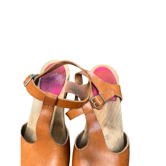Swedish Hasbeens Brown Almond Toe T-Strap Wooden Block Heel Leather Clogs Size 5 - Picture 2 of 15
